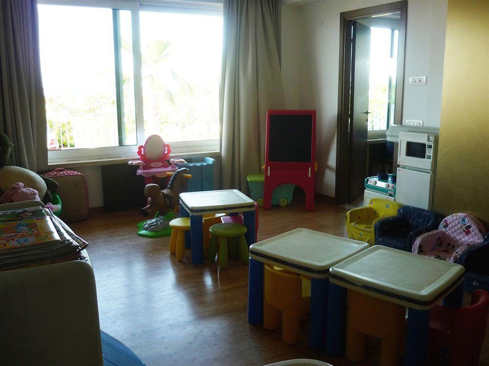 Hotel Fedora ริชชิโอเน ภายนอก รูปภาพ